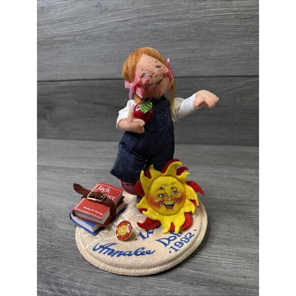 Annalee Doll Society Logo 1992 School Girl Denim Overalls Books Apple Sun Pin - Picture 1 of 12